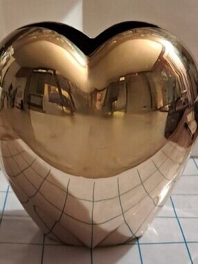 VASE Heart-shaped Vase Preowned